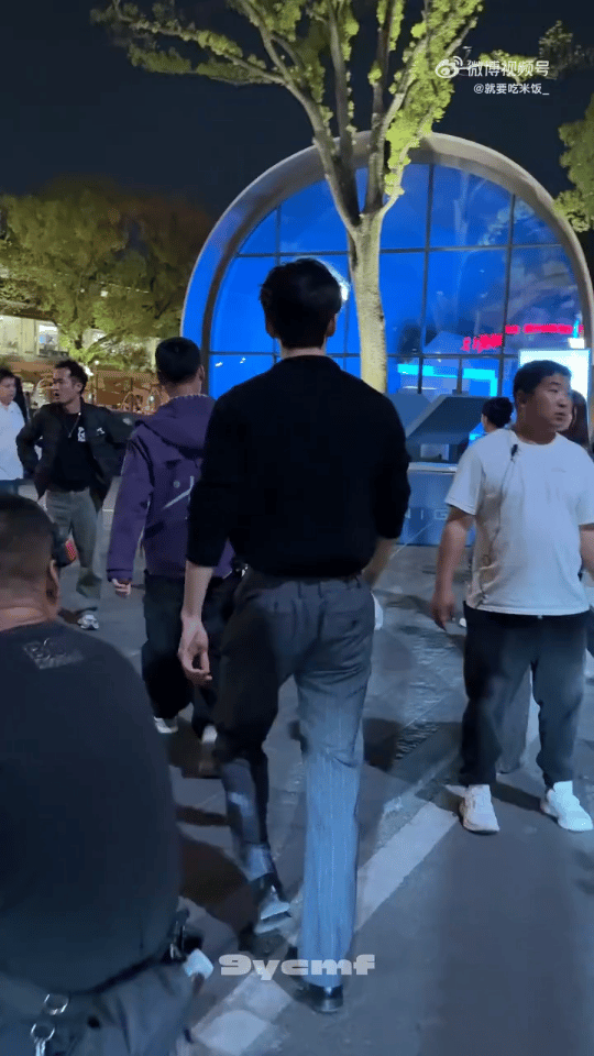 陈星旭 陈星旭陆行之 陈星旭地球超新鲜 下次我就站在台阶的对面，守阶待旭。陈星旭
