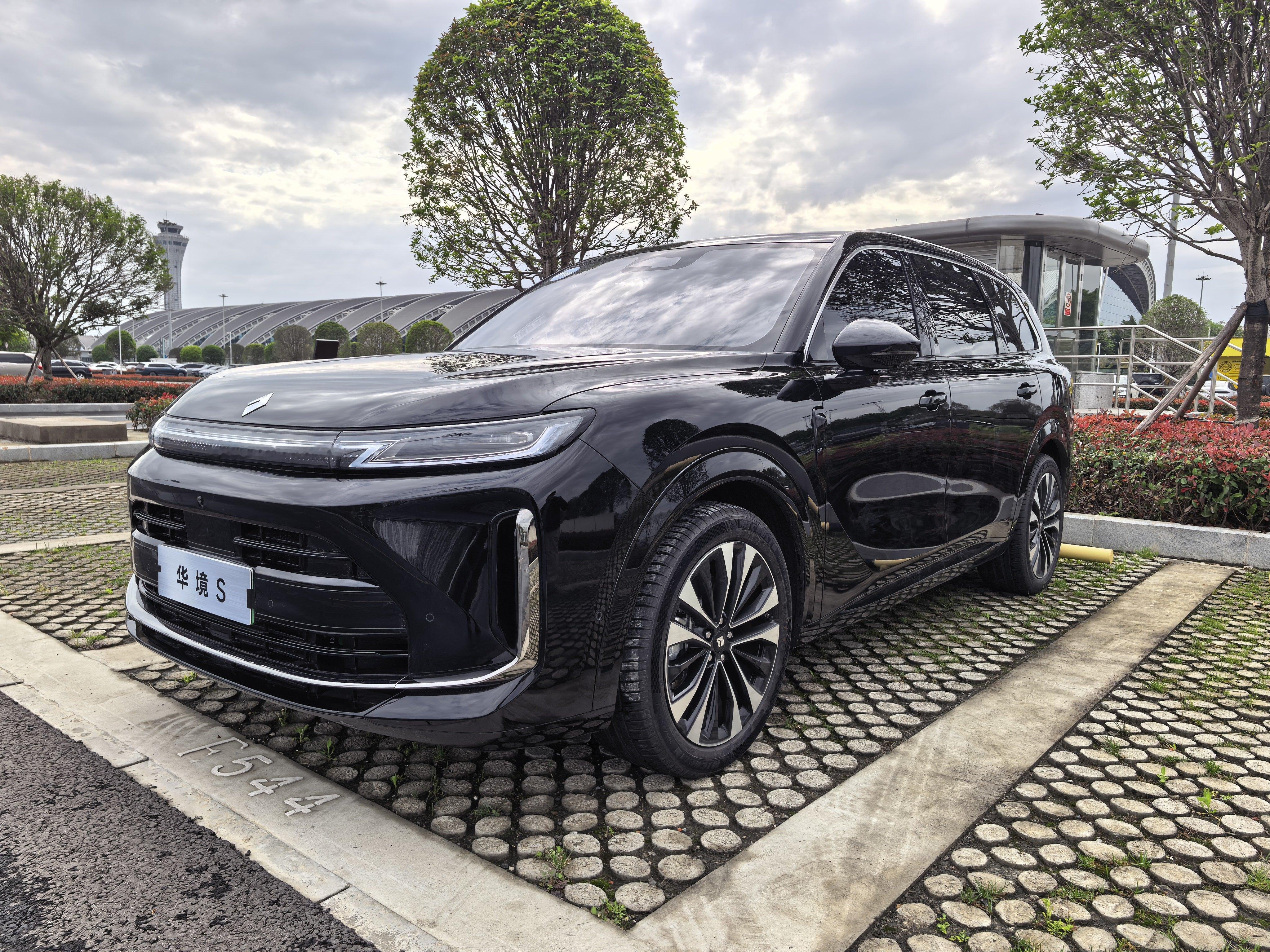下飞机直接无缝衔接，体验华境S，一款搭载华为乾崑智驾ADS Pro和鸿蒙座舱5.