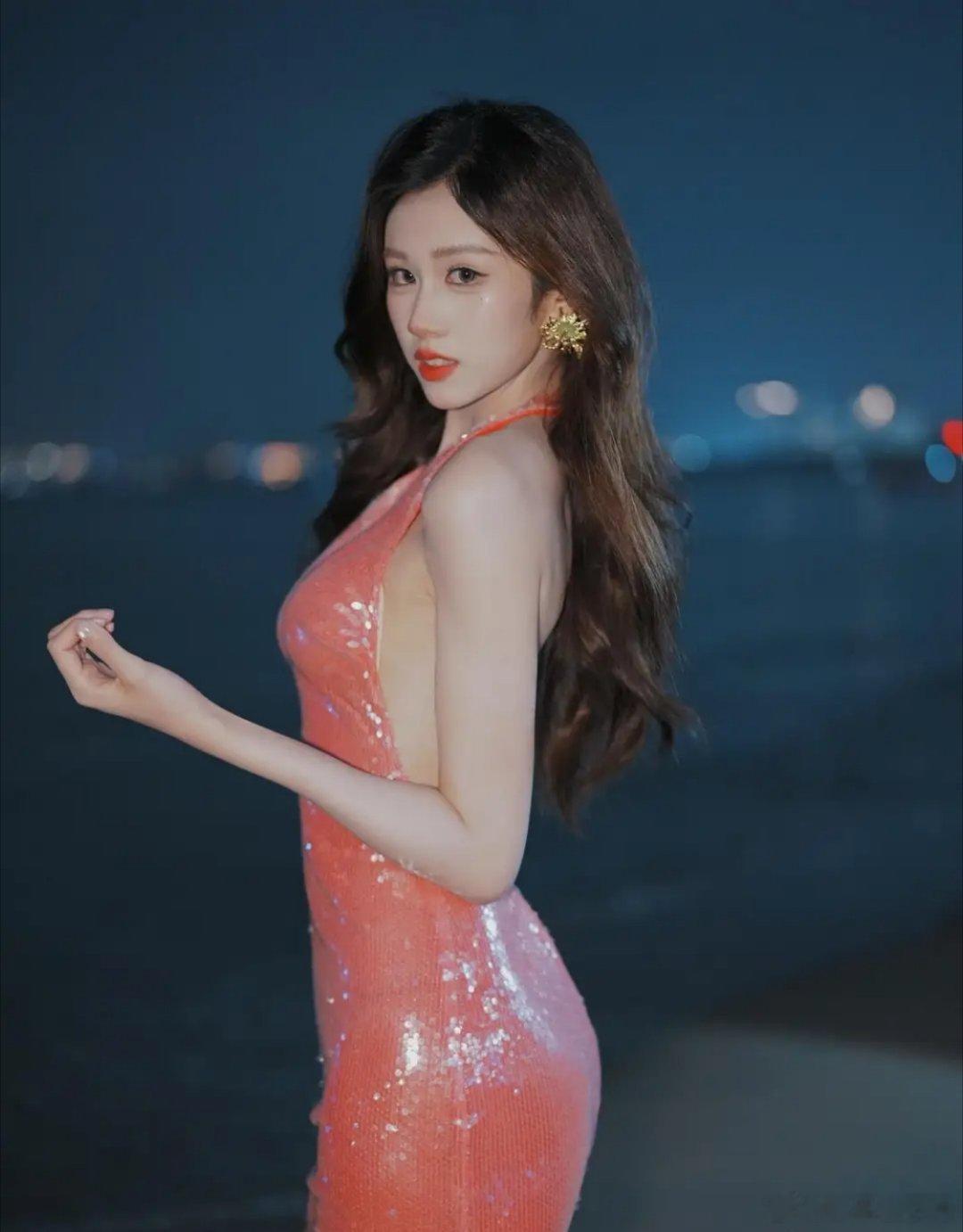 2024香港小姐竞选季军杨梓瑶(Amina)近年向内地发展，成功大改造，尽秀玲珑