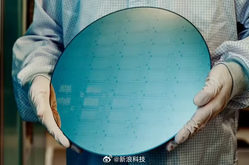 【消息称三星2nm工艺良率已突破60%，与台积电基本持平】三星在半导体制造领域取