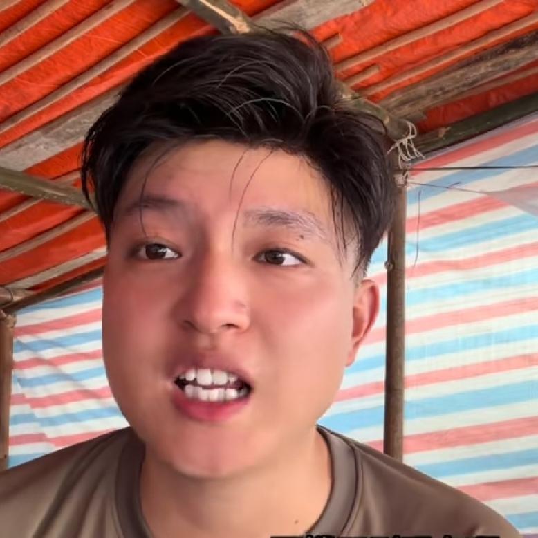 小松准备22号封顶，这两天小叔和大师傅在支模，小松忧虑重重，不知道是接着盖二层三