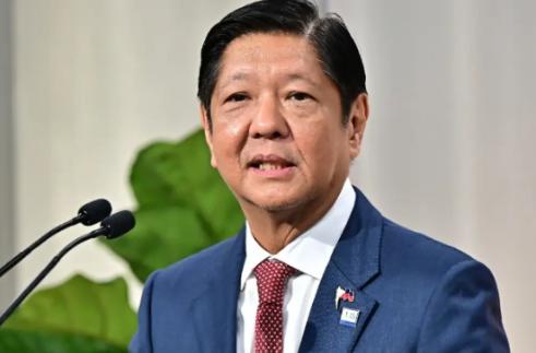 许多国家都在等着中国在南海与菲律宾硬碰硬，结果北京出了一张谁都没想到的牌，如今菲