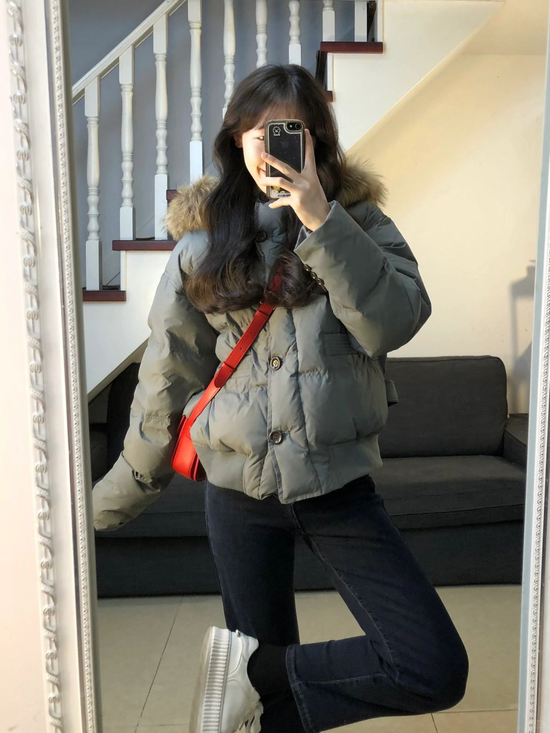 灰色羽绒服搭配牛仔裤简单又好看