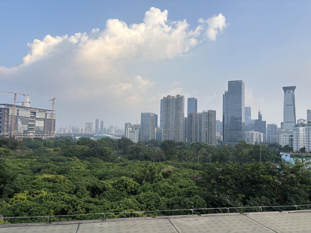 当前教育的形式主义：
1．送教上门
这些需要送教上门的学生多少存在一些智力问题，