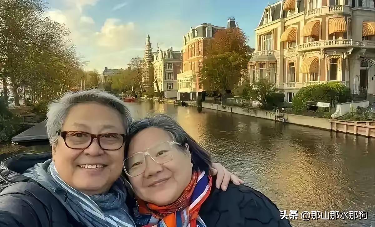 洪晃和老公杨小平都心宽体胖，都是吃货。他们春节到广州珠海时，被一家甜点店特别好吃