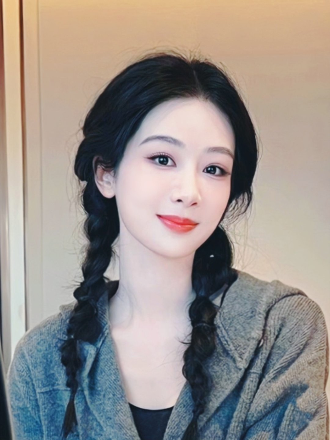 紫宝这双麻花辫，梦回第一次去魔界的锦觅。 