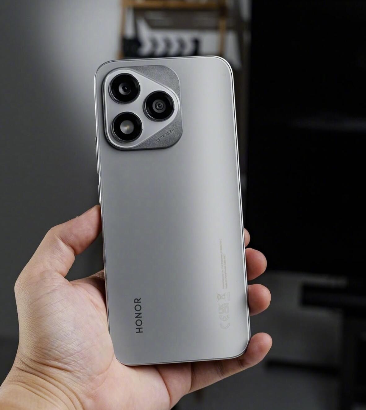 问：喜欢iPhone16 Pro又喜欢华为Pura70 Pro怎么办？答：整一台