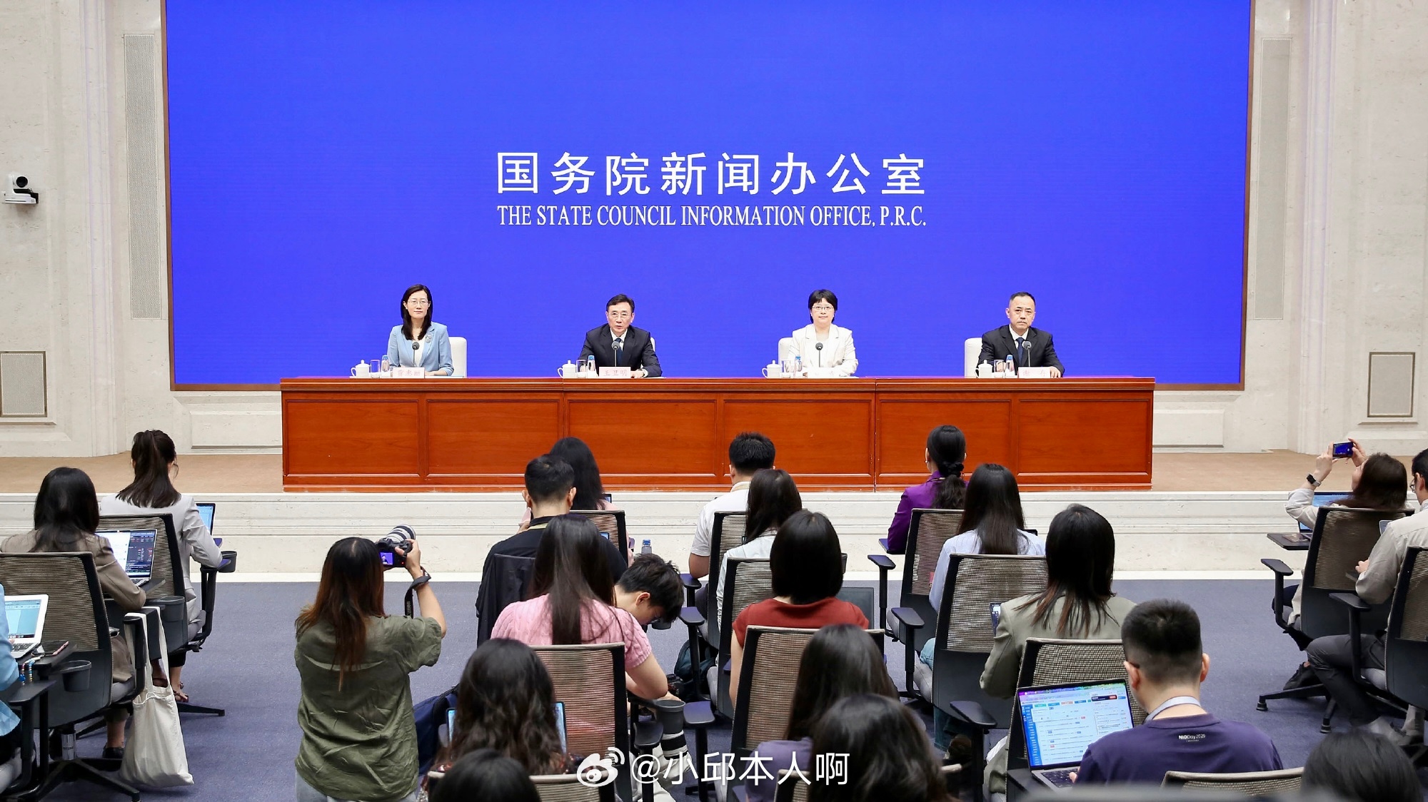 工信部点赞比亚迪打破技术瓶颈刷到工信发展发布会的新闻，看到官方点名认可新能源技术