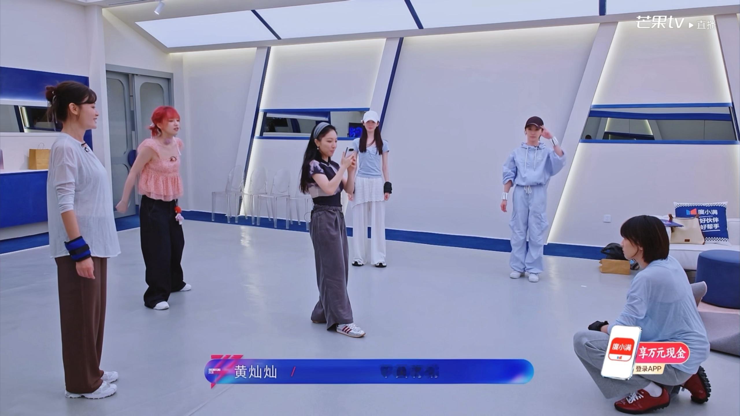 哭了 好努力造梗的小女孩