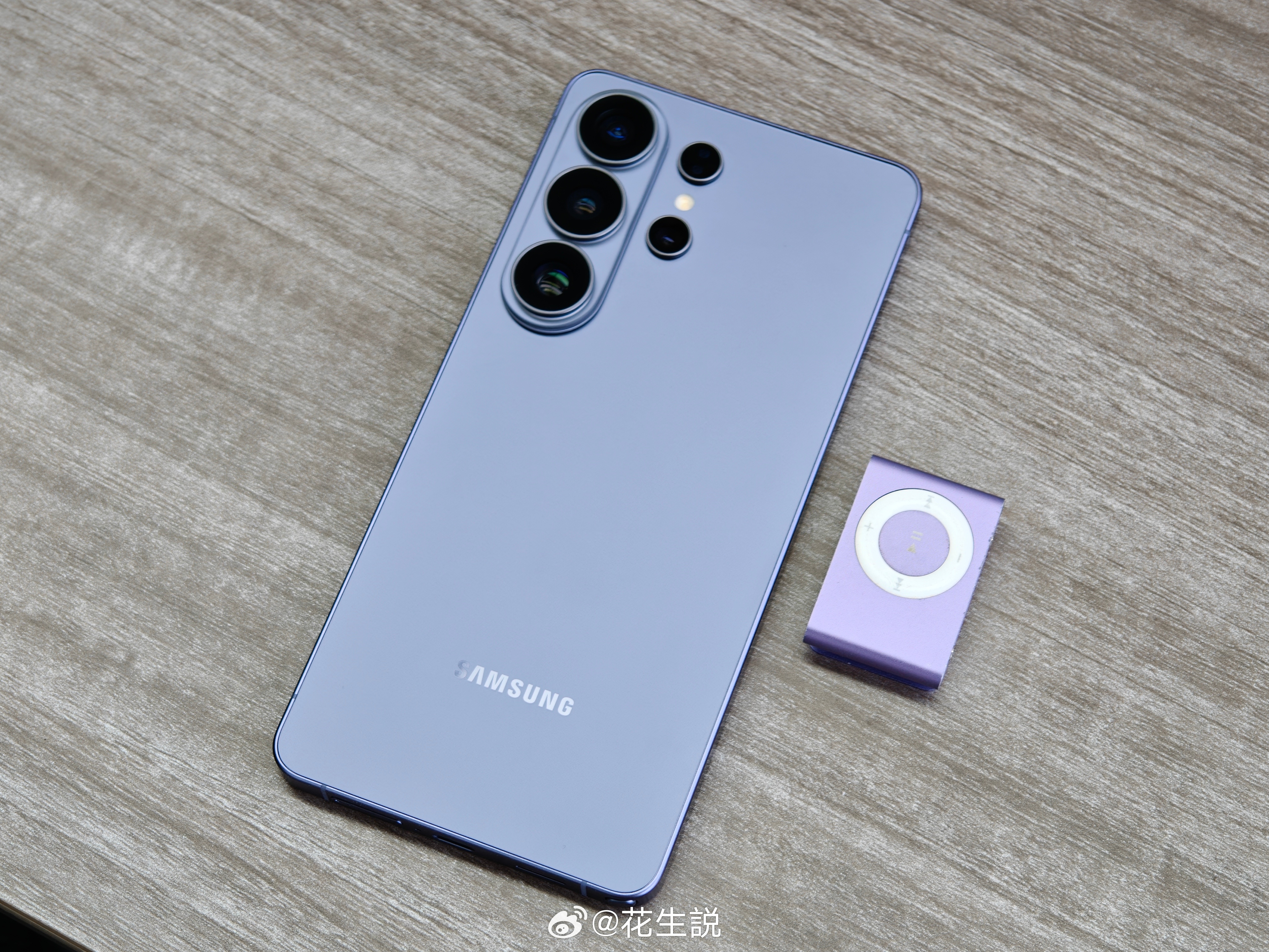 S26 Ultra新配色也是很有韵味啊，它的紫色不像小黑紫那么深沉，也不像索尼紫