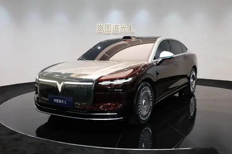 懂车之道讯10月23日，岚图汽车官方宣布岚图追光L 展车现已陆续抵达全国153城