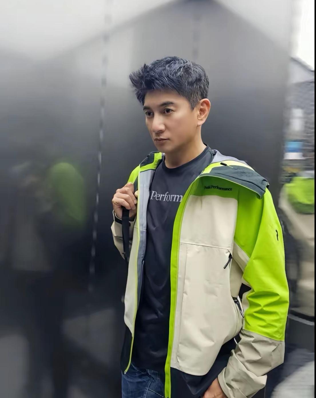吴奇隆被网友问及不再拍戏的话题，吵得还挺凶，

好多人潜意识里的第一反应就是往A