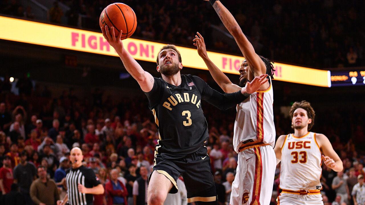 全美第5号种子普渡大学以69比64战胜了主场作战的南加利福尼亚大学。本场比赛后，