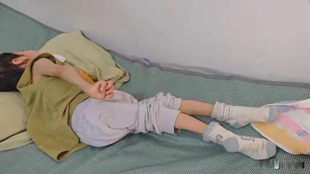 广州7岁男孩栓柱，7年来不会走不会说，仅90公分、18斤，一直被按脑积水脑瘫治疗