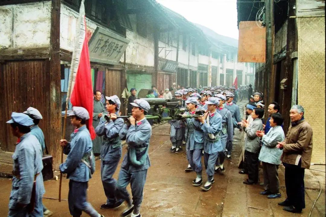 长征途中，红军在贵州遵义停留了12天，抽出宝贵时间进行休整。为了改善生活，红军战