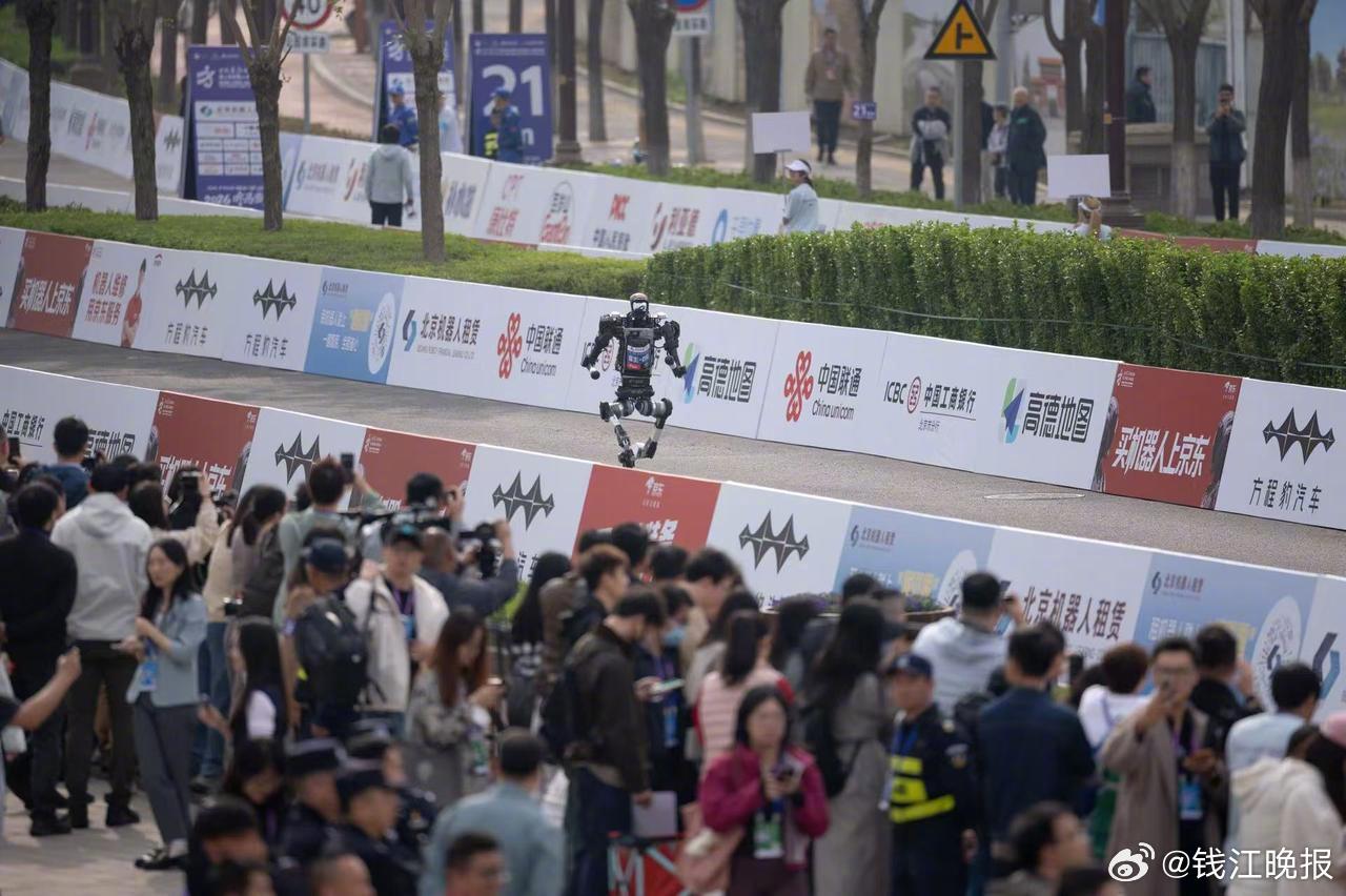 【50分26秒！2026人形机器人半马冠军出炉，打破人类纪录】#宇树机器人打破人