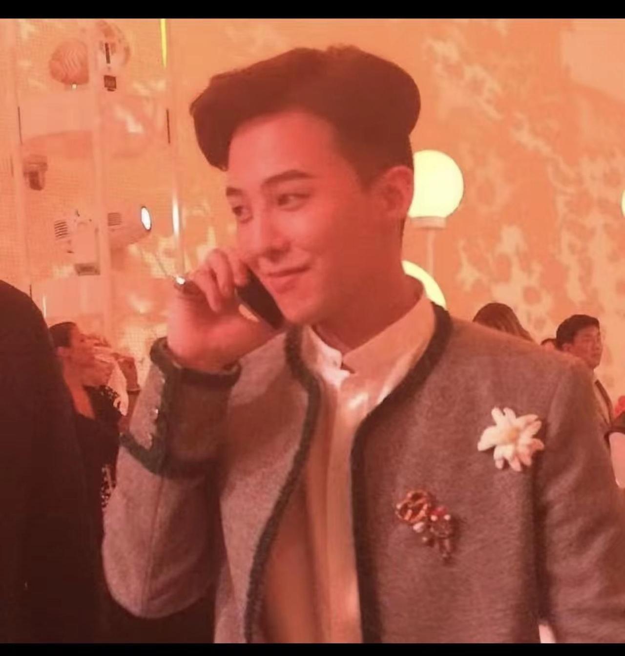 我那意气风发的少年巨星大人 15年香奈儿的🐲哥权志龙 GD 气场全开 穿搭鼻祖