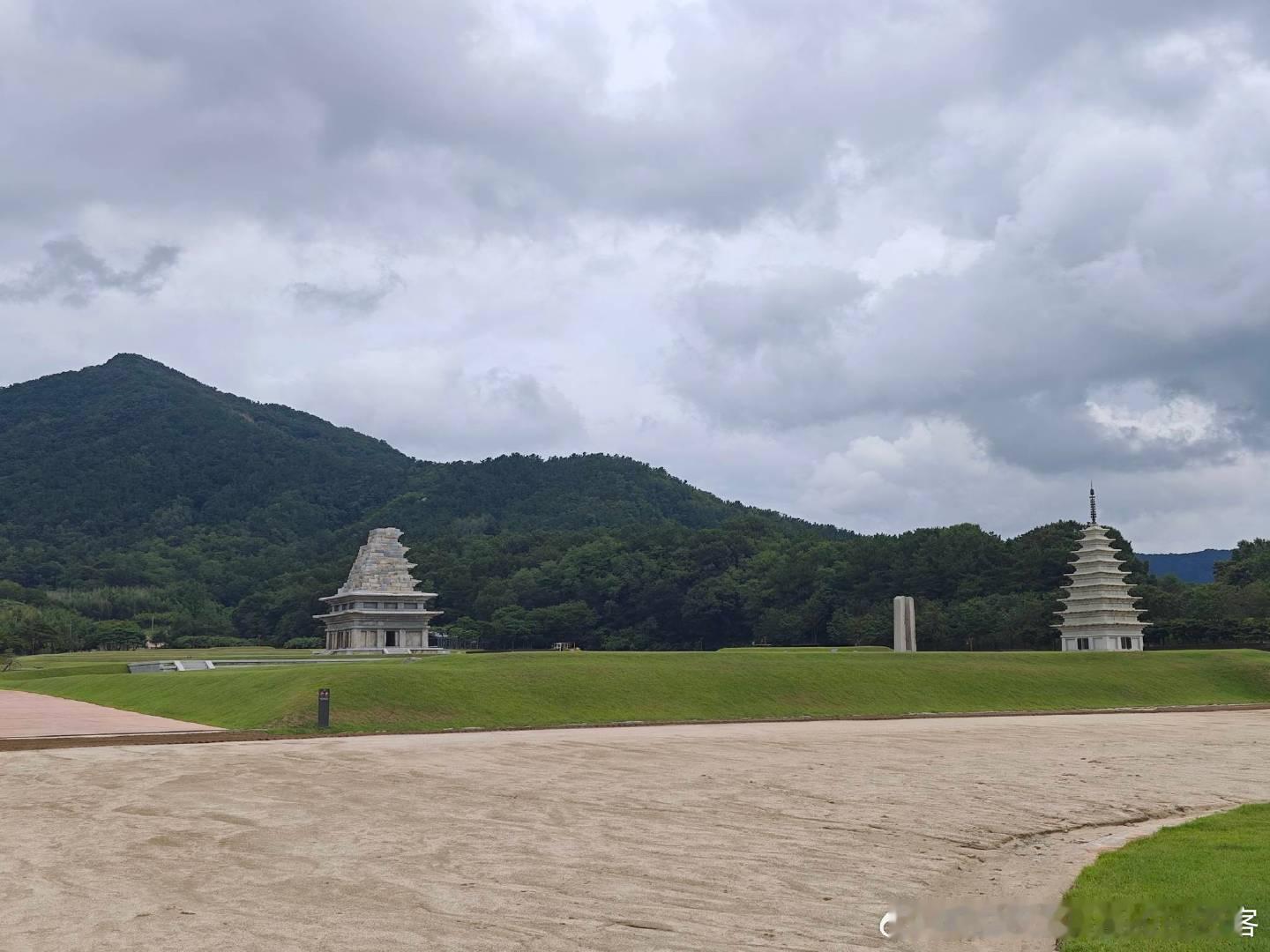 #白衣刷保#  今天在益山连刷两个韩国国保百济五层塔。弥勒寺规模宏大，五层塔地宫