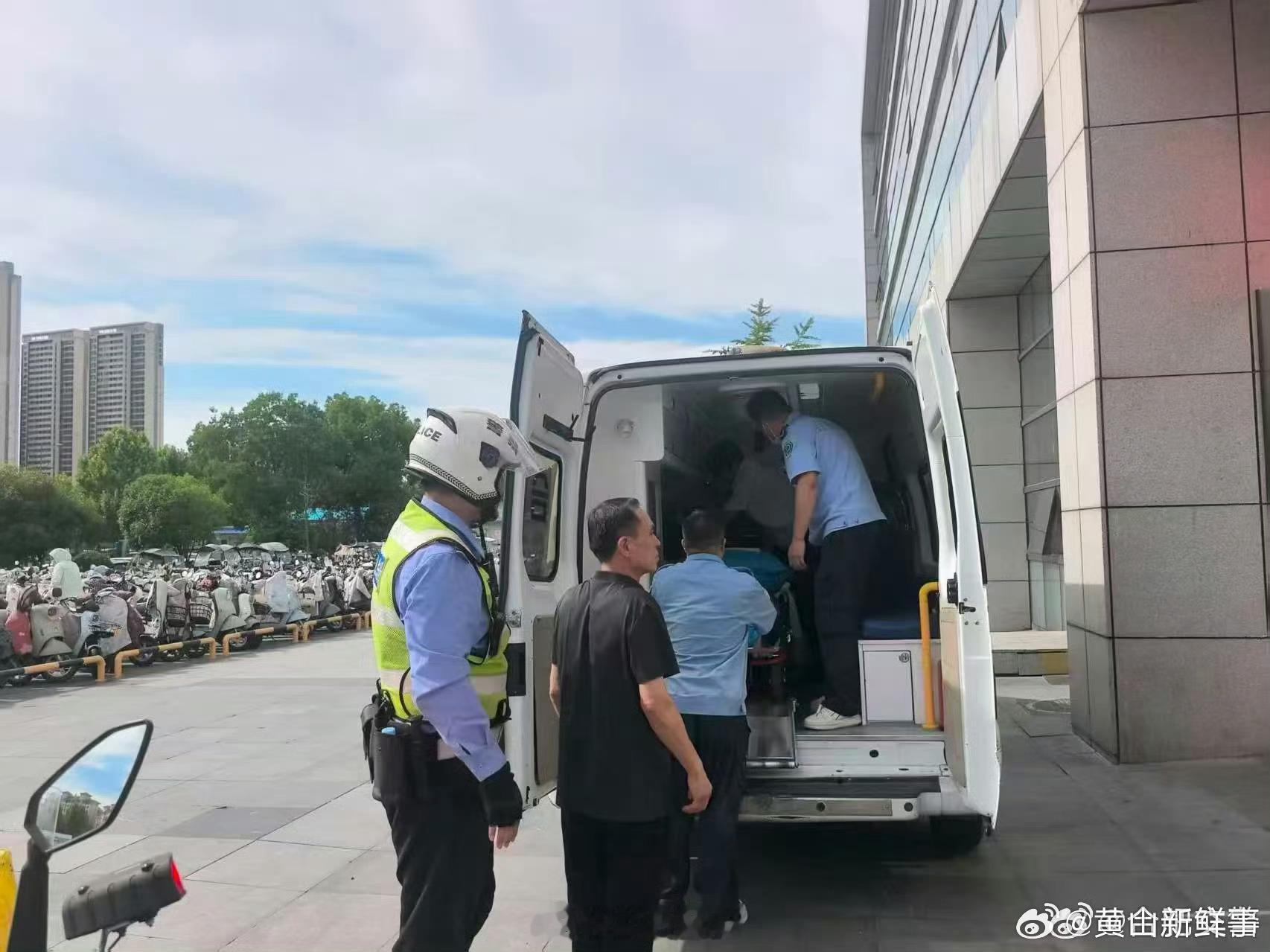 【合肥交警铁骑与时间赛跑为生命护航 】7月15日，安徽合肥，瑶海大队接群众报警，