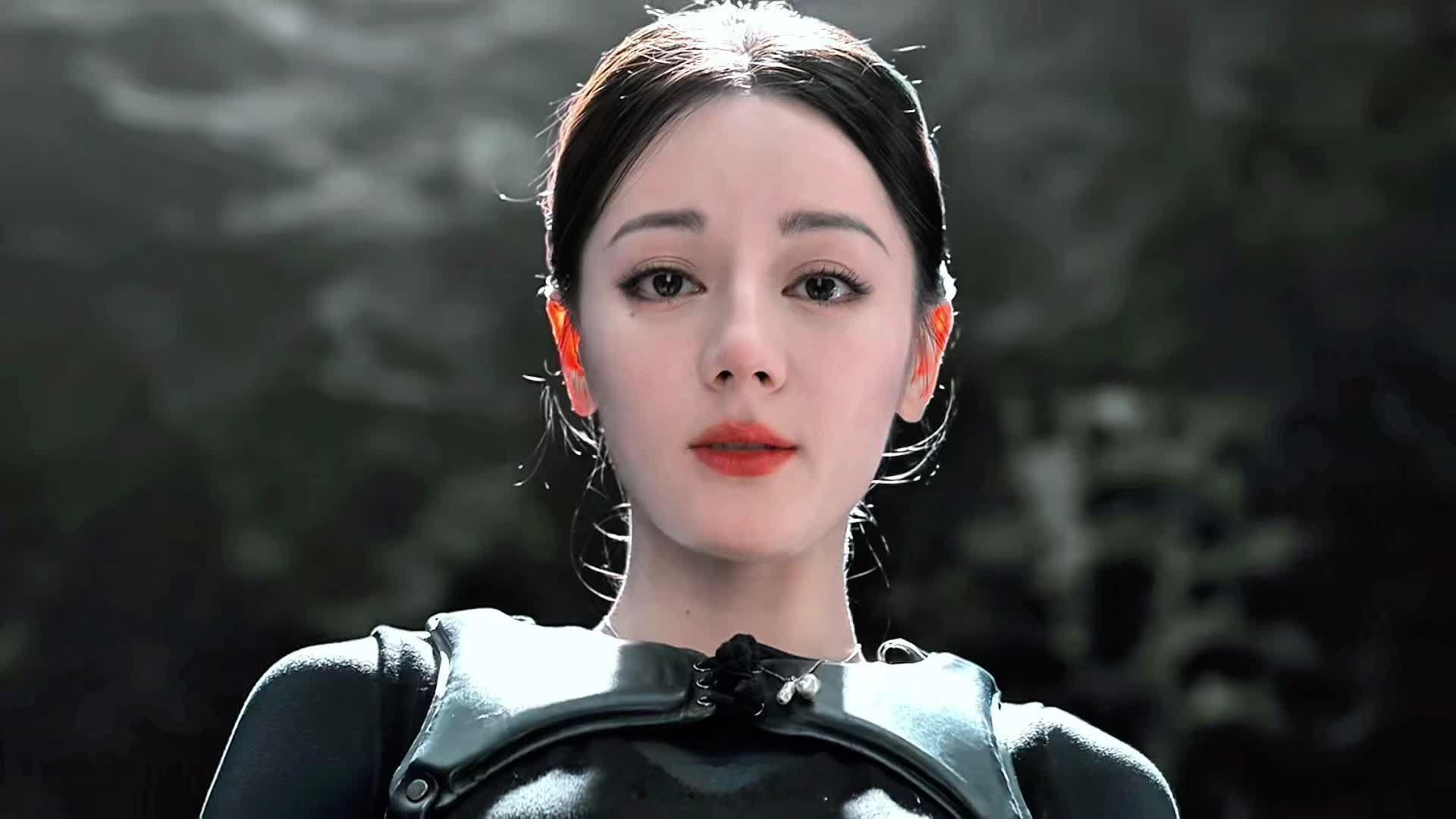 她心疼我，她透过屏幕在望我，她知道我爱她迪丽热巴‖迪丽热巴 