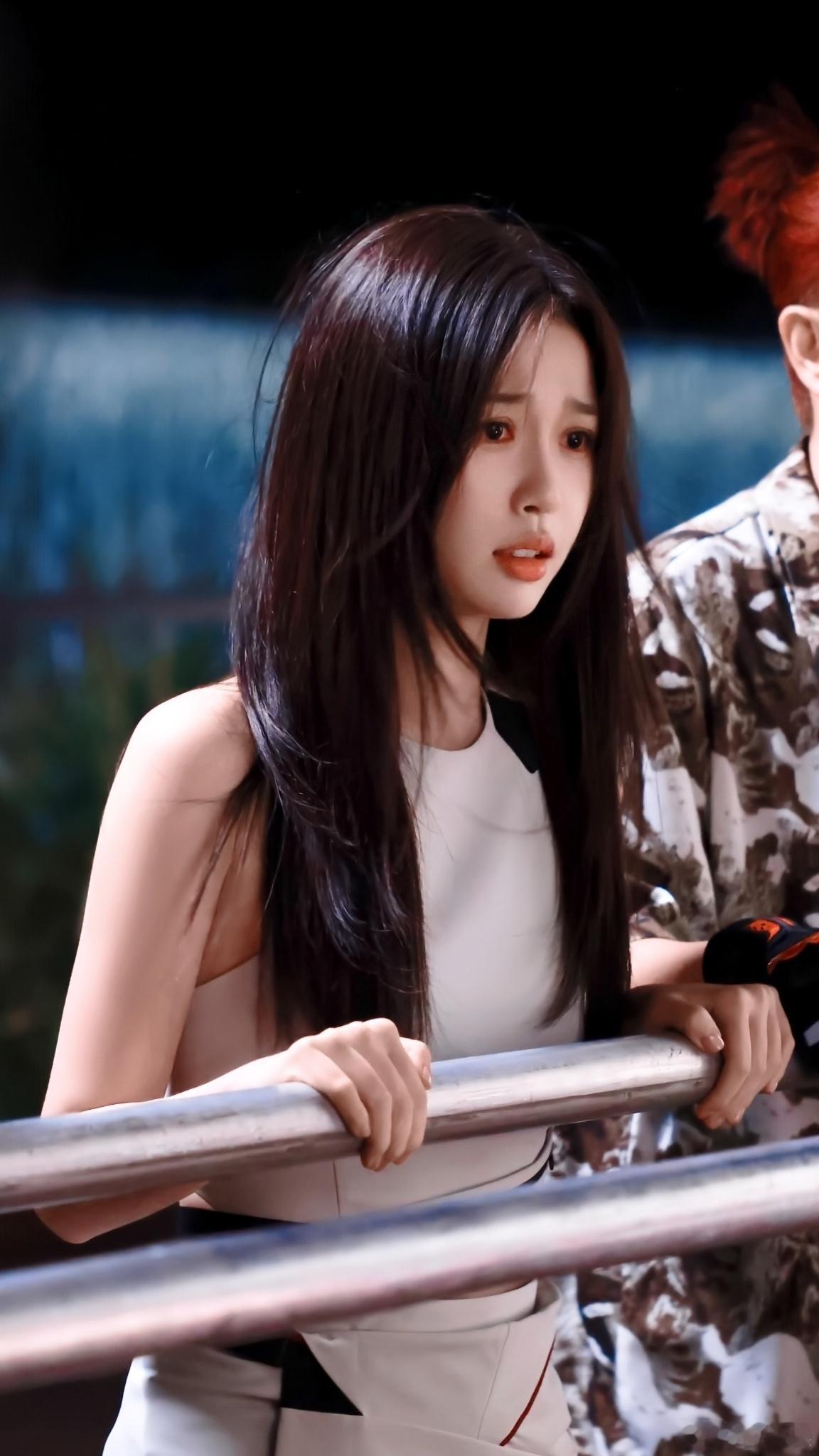 姜暮生长痛 谁能忍住不心疼姜暮啊！变故来得猝不及防，她连难过的资格都没有，只能逼