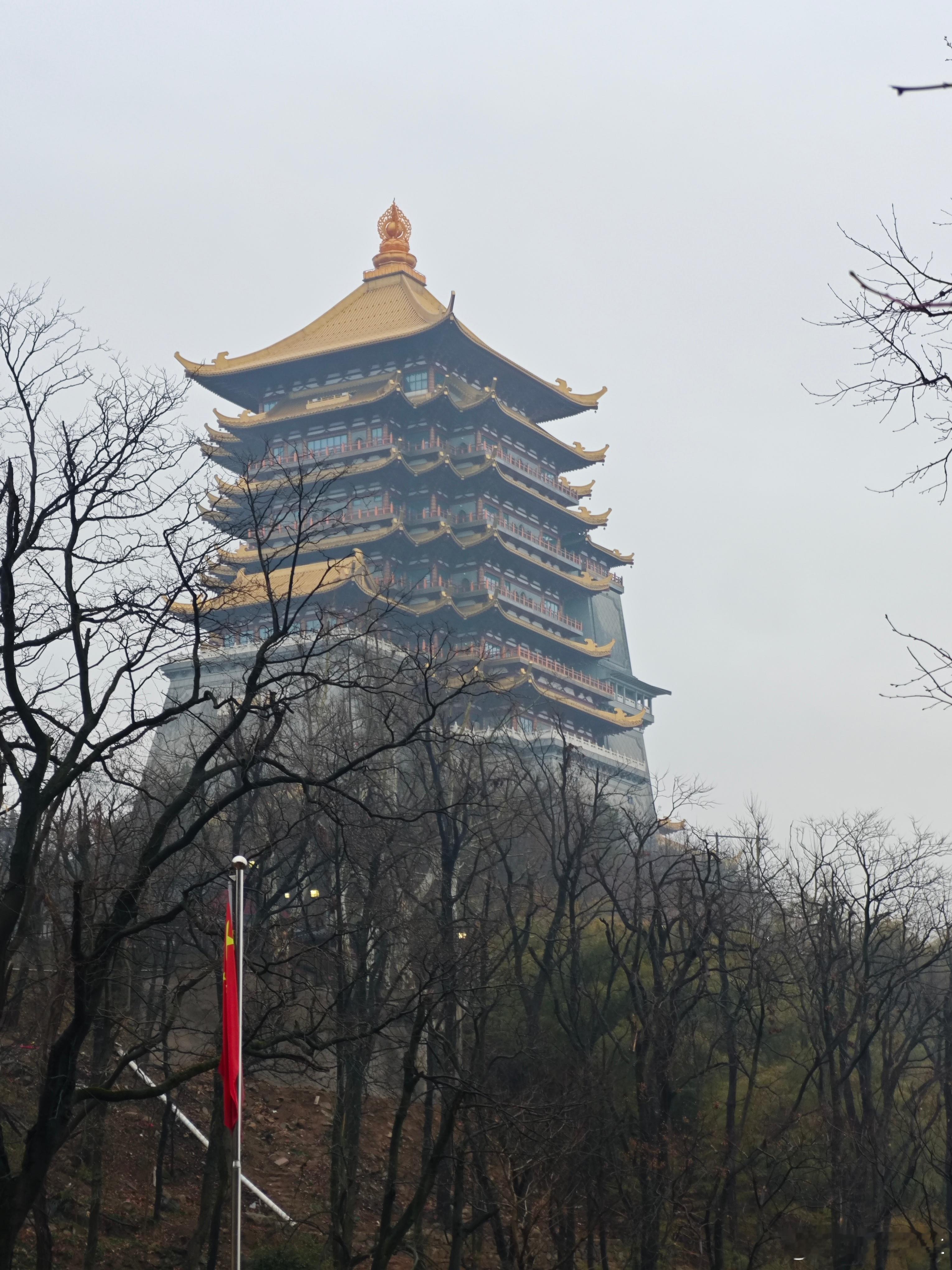 兄弟们 我每年都来拜财神 拜平安 简单点，祝在座的各位 一年比一年好 小财大财都