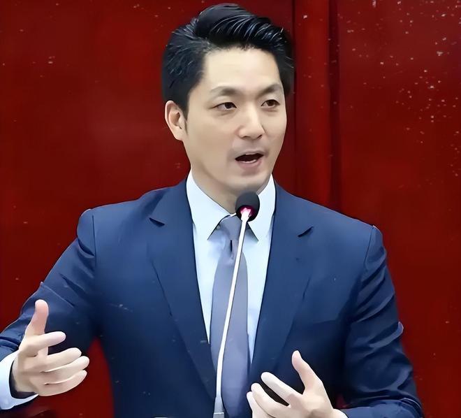 台北市市长蒋万安曾宣称，如果大陆继续在台海进行军机绕台和军演的话，他就要对双城论