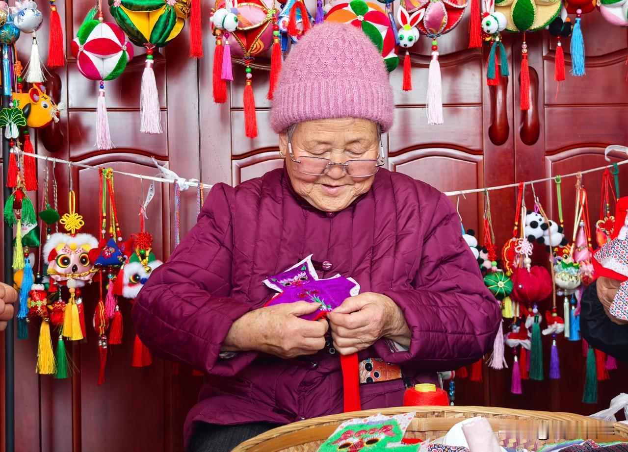 八旬民俗布艺传承人张米琴盛赞党的惠民政策暖人心
     作者:陈必成
   “