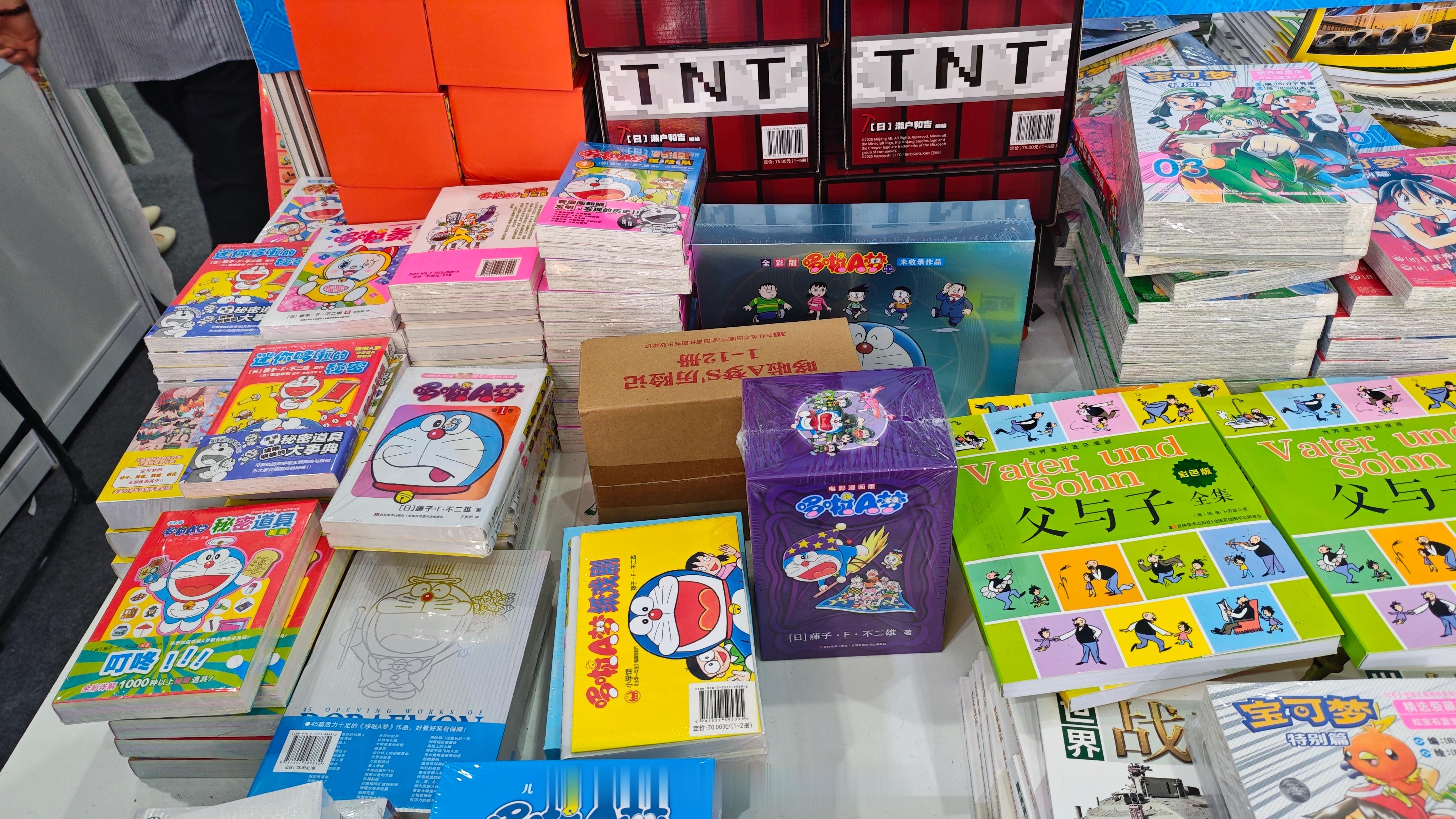 上海书展吉林美术出社版摊位有点迷你上海·上海展览中心