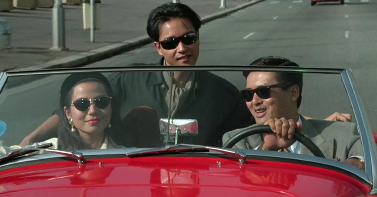 周润发、张国荣、钟楚红在三人最好的时候主演了一部非常浪漫的侠盗电影纵横四海，这部