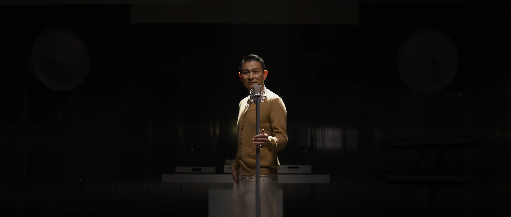 刘德华为一件事过万重山  刘德华献唱《非凡》预告刷屏！“人生的路越简单 越不简单