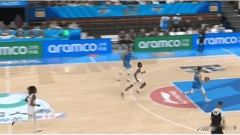 陈盈骏反击上篮+半场压哨三分建功 北京次节33-8攻势半场15分领先深圳

首节