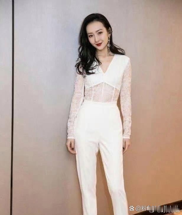 王鸥好年轻啊，完全看不出来已经是当妈的人了 