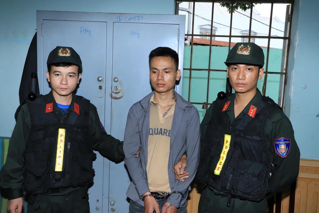 越南同奈警方在边和市发现了另一个枪支制造地点。
潘富强（27岁）因非法持有军用武