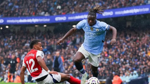 在北京时间9月23日凌晨结束的英超第5轮一场焦点战中，曼城坐镇主场2比2绝平十人