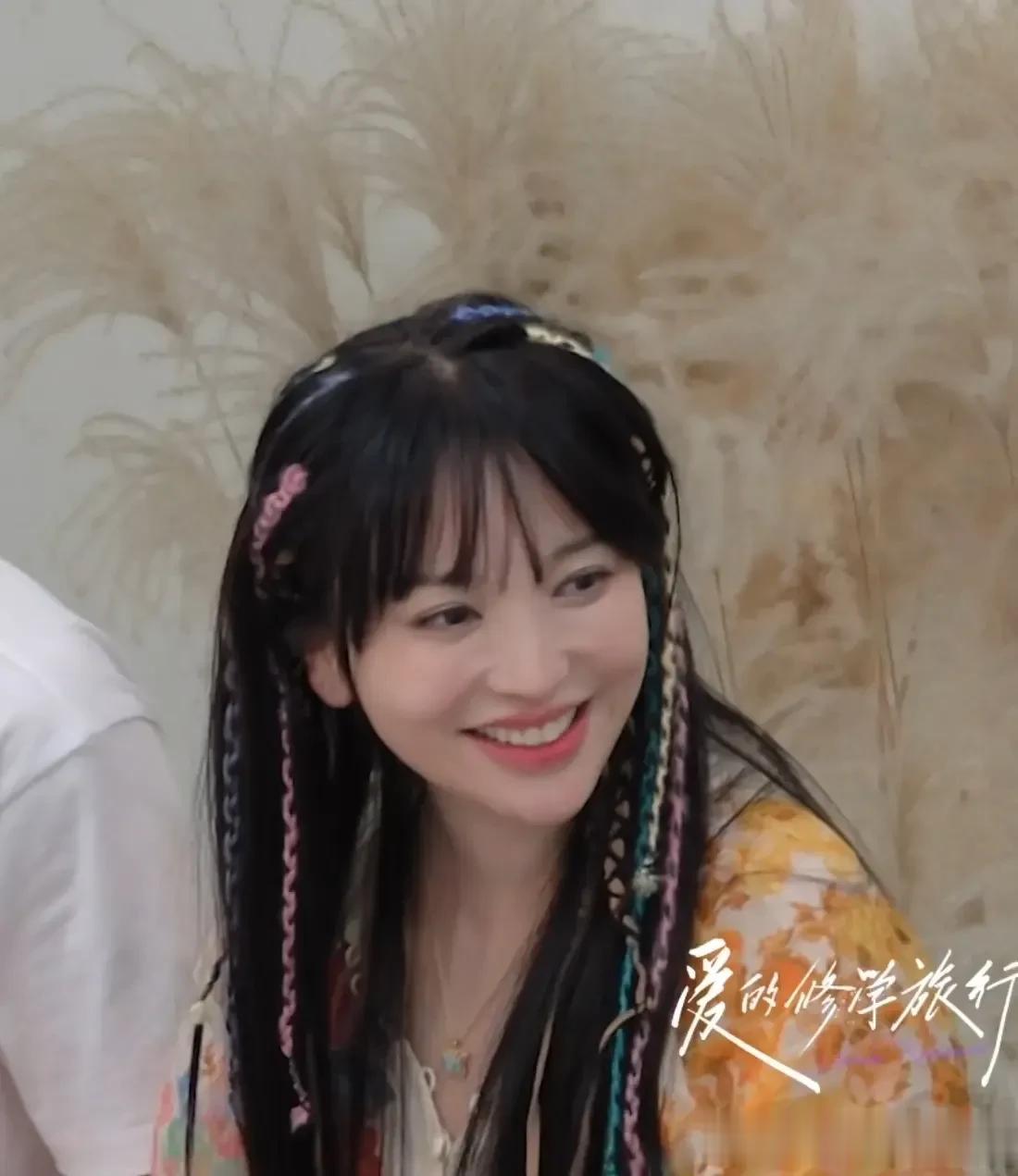 金莎的脸塌了，姐妹们不要打玻尿酸，最好的美容是运动加睡眠，还有心情。

我一点都