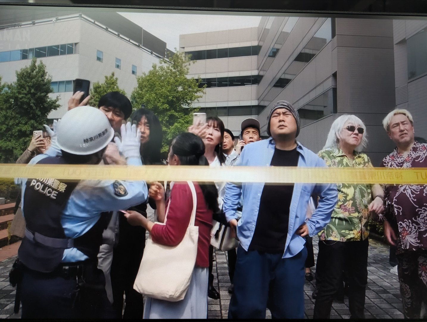 他们仨一出来，我真怕跟欧布剧场版一样被全灭。这部的音乐是真不错，开场怪兽军团的音