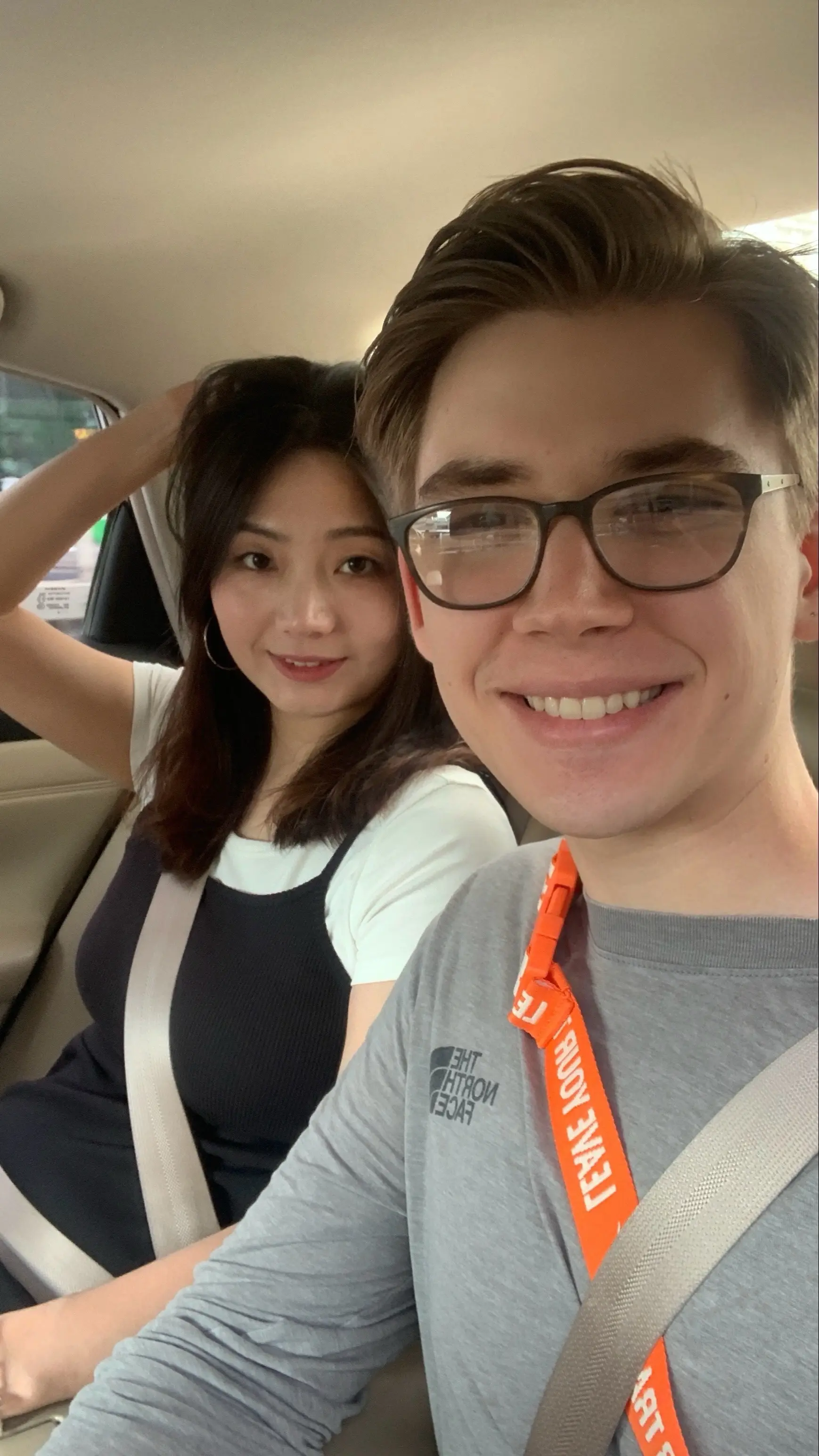 或许时间的参照物 是慢慢变长的头发。