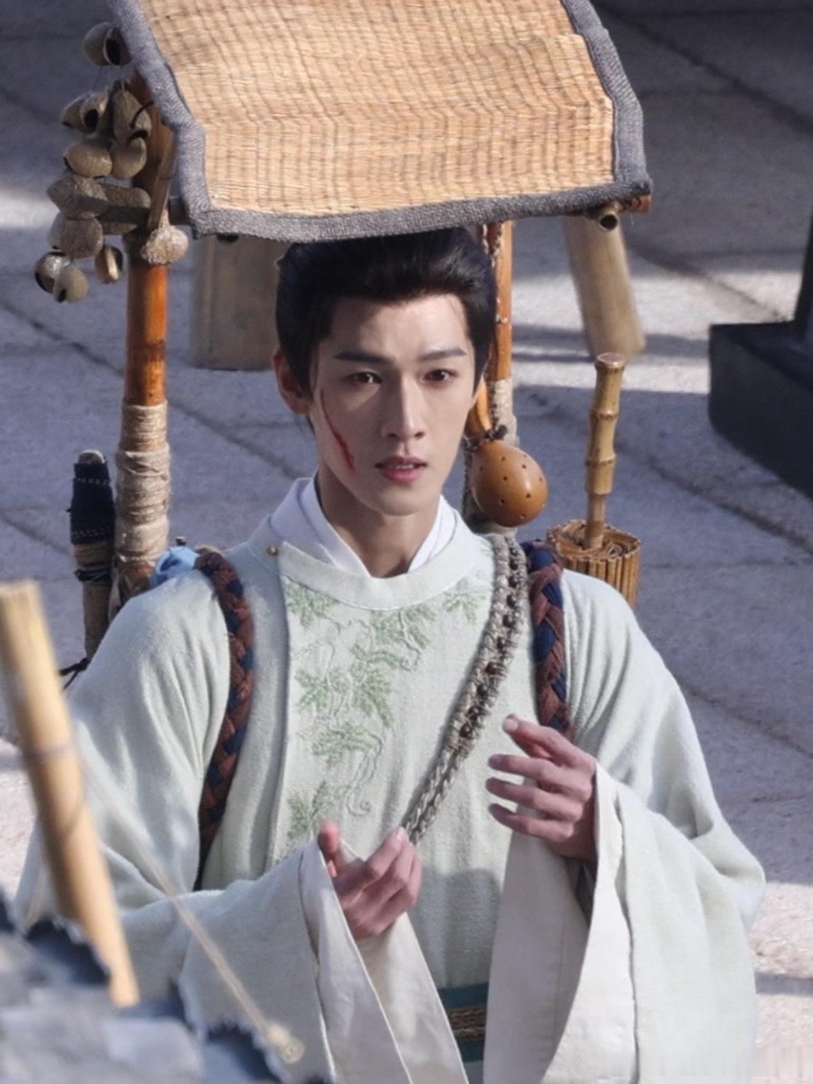 李昀锐《尚公主》战损妆造 有点清贵书生的倔强感 