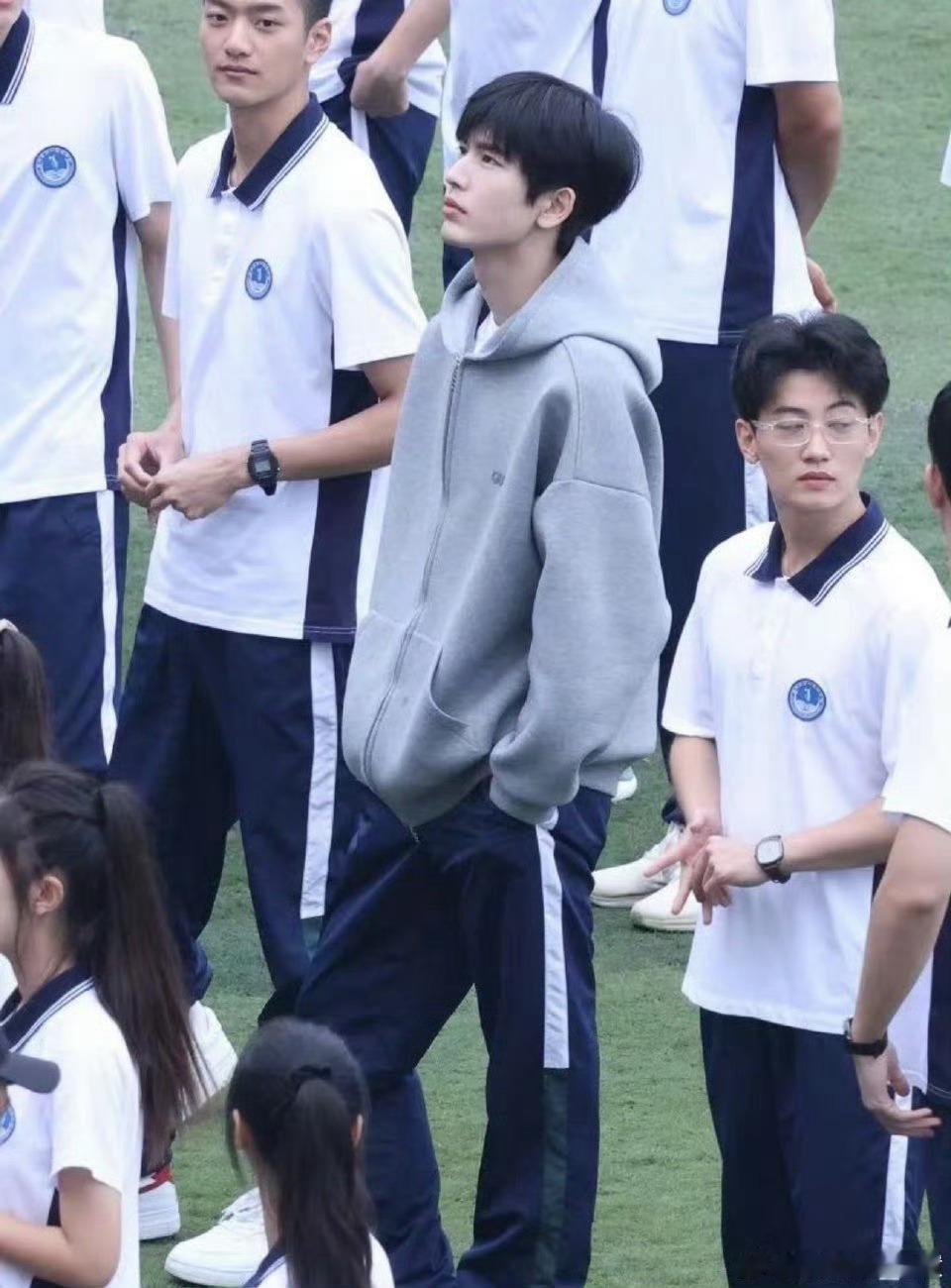张凌赫演纯情男高的说服力不愧是凌帝，演纯情男高真的很合适，很有说服力啊，这个樱桃