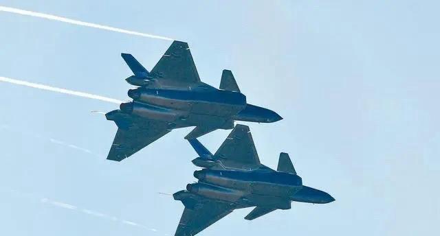 老狼：终于有了结实的打狗棍。百年屈辱、各种封锁；使我军卧薪尝胆；终于让一些国家发抖了无人机群攻击