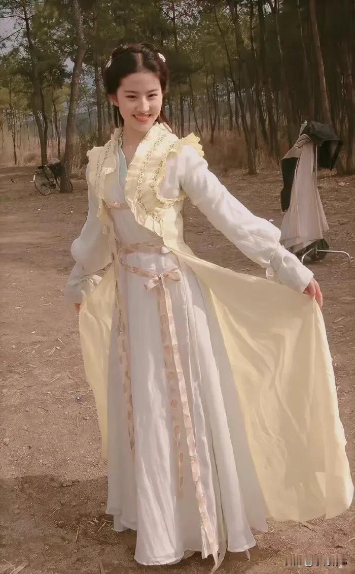 #卢昱晓像刘亦菲# 

我不是粉丝，但却想第一个站出来反对这种比较，更不认同这个