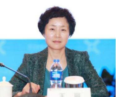 2019年，青海银行行长王丽被抓，搜查出的赃款、赃物，让常年抓贪官的警察都目瞪口
