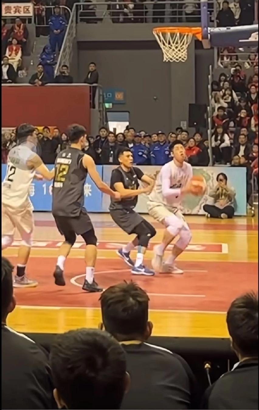 其他视角回放:昨晚杭州vs苍南最后时刻杭州队陈洋到底有没有推苍南队队长？
这个观