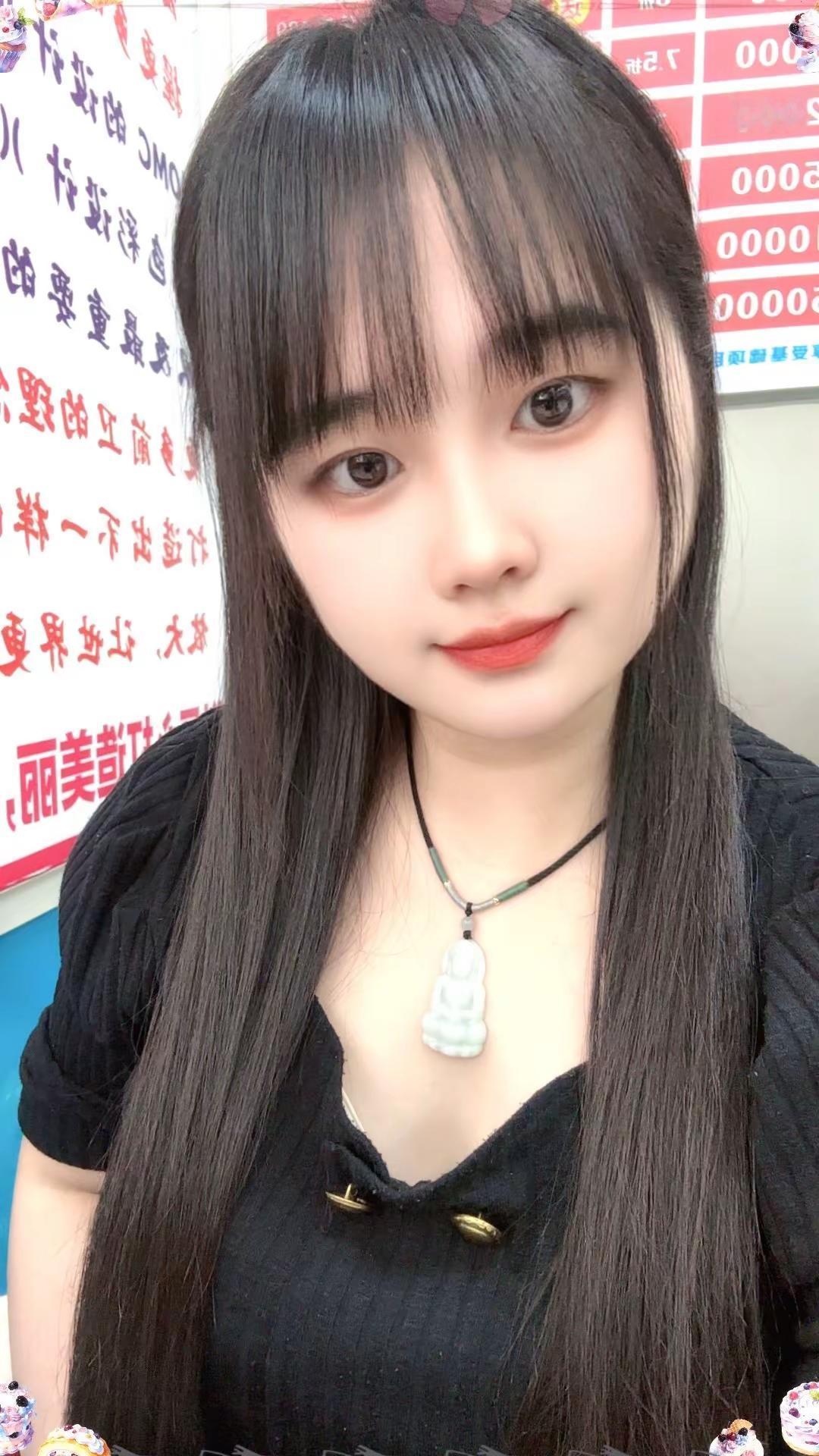 终于忙完扎好头发了，好久没扎辫子了