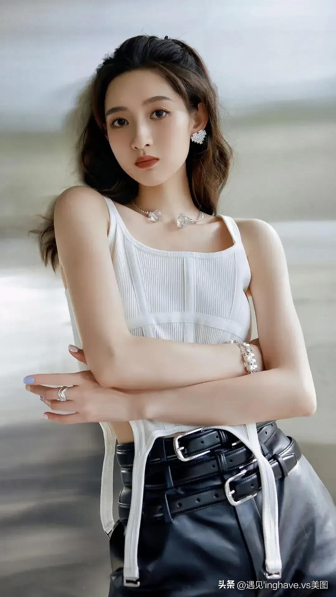 王玉雯美女气质好自然美