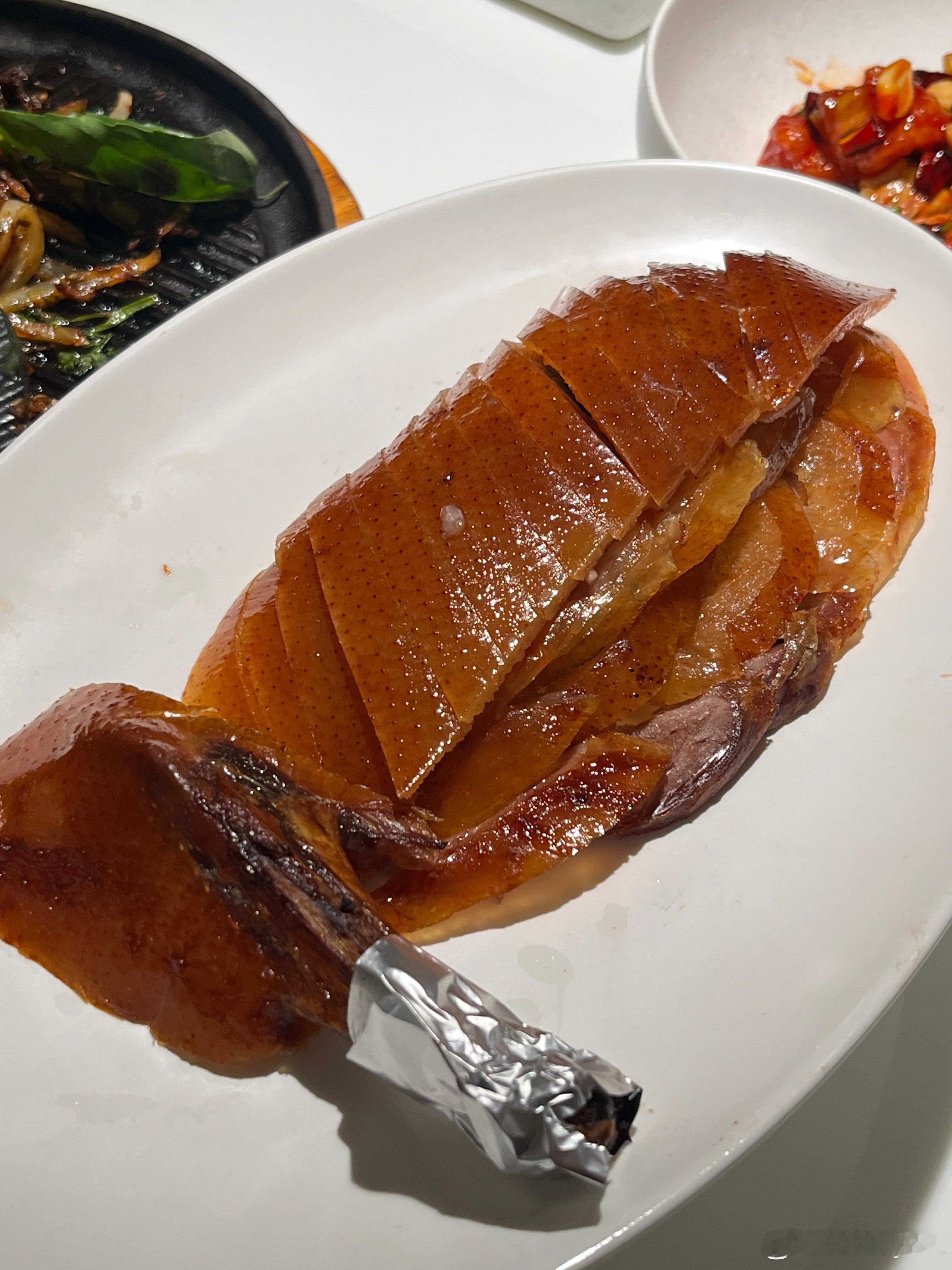 北京凤凰汇，小大董，味道还可以，菜量不是很大，适合胃口跟我一样，不太大的人。宫保