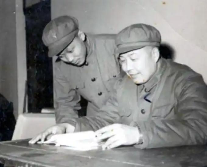 1969年，中苏边境冲突加剧，为了拿到苏联军队的真实部署情报，贺德全在空军内部顶