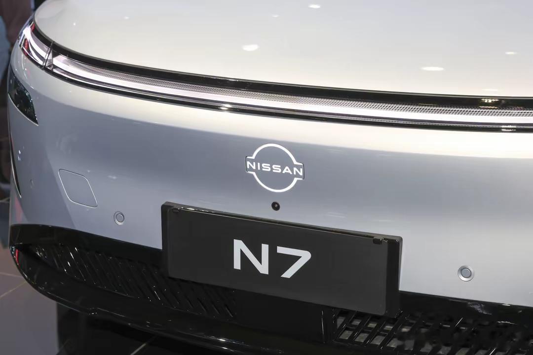 4月30日，东风日产发布“N7答用户问（第一期）”，针对网上热议的N7是否是某0