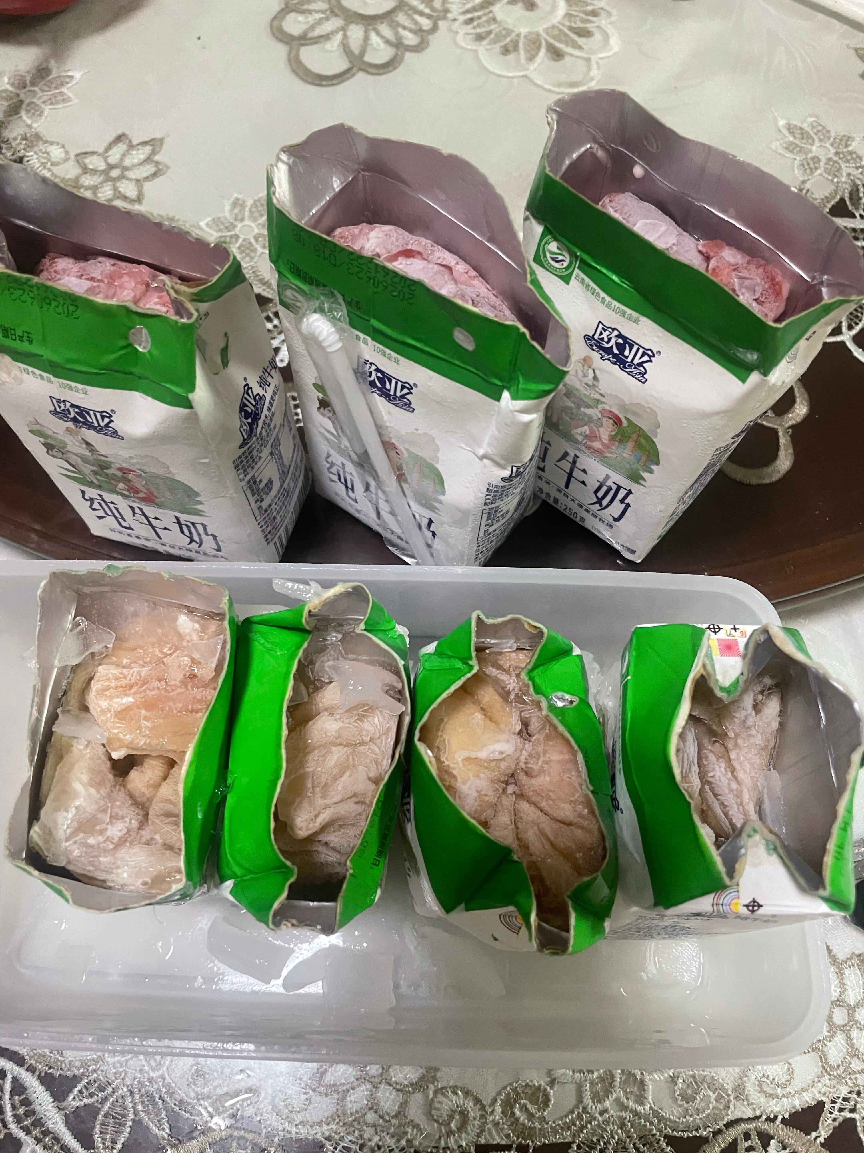 一日一食一记[超话]  炒点花椒盐腌鸡腿，咸香咸香的，可好吃了[可爱]用牛奶盒子